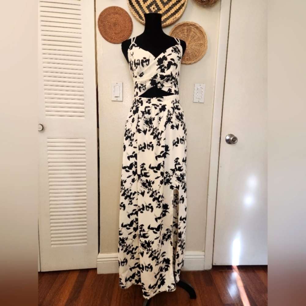 LAST ONE! Black And White Sleeveless Maxi Dress With Cutout
